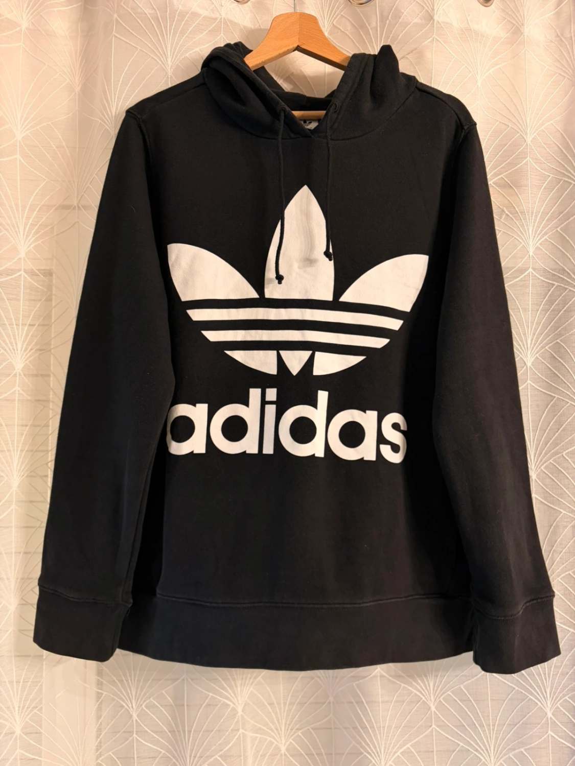 🖤 Felpa Adidas con Cappuccio e Logo Nera - Athleisure Chic
