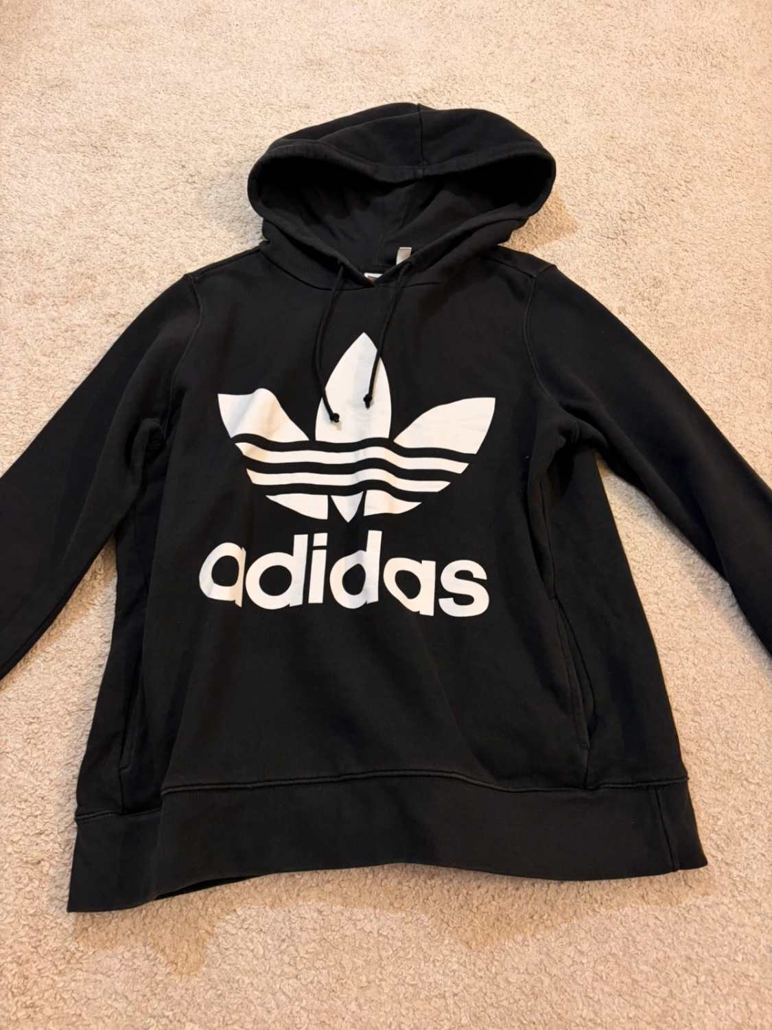 🖤 Felpa Adidas con Cappuccio e Logo Nera - Athleisure Chic