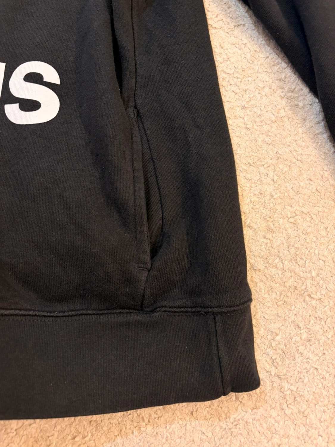 🖤 Felpa Adidas con Cappuccio e Logo Nera - Athleisure Chic