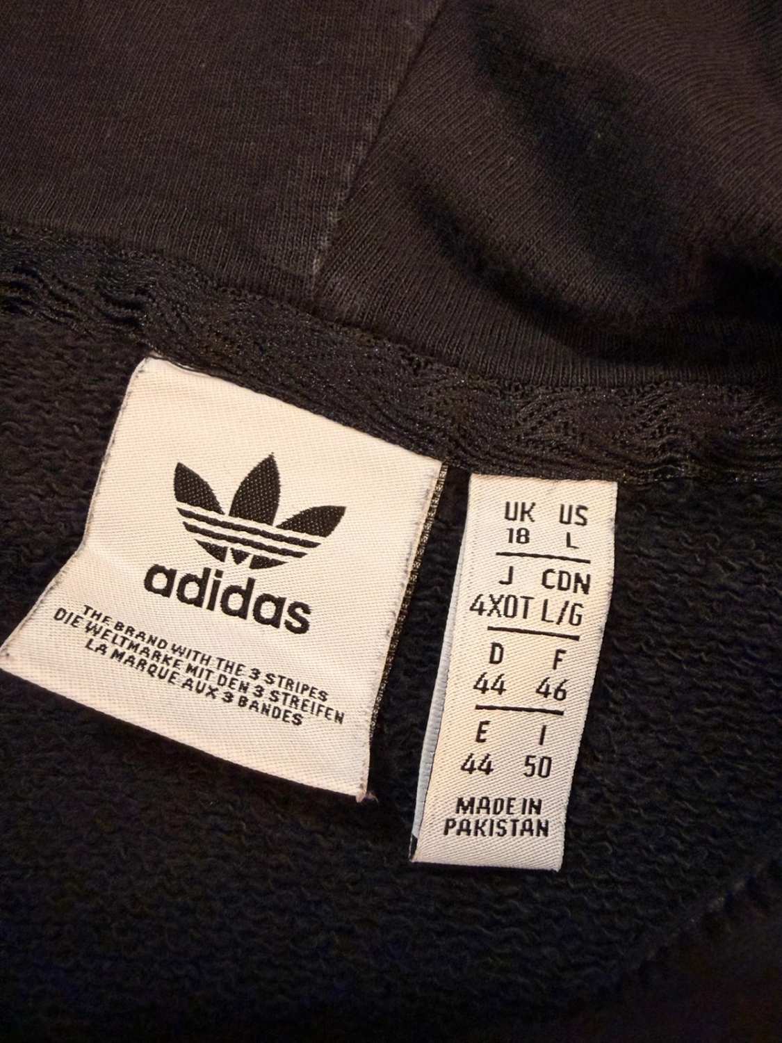 🖤 Felpa Adidas con Cappuccio e Logo Nera - Athleisure Chic