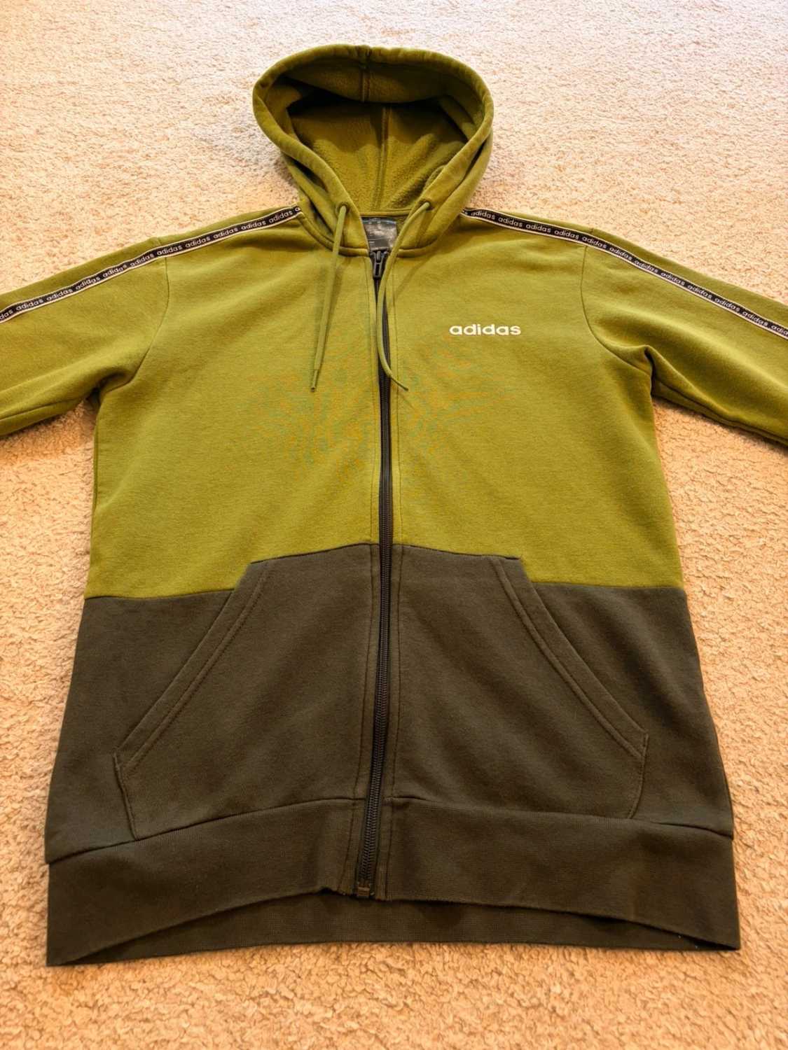 🪖🧥 Pull Adidas à Capuche Zip Kaki/Vert - Militaire & Fonctionnel