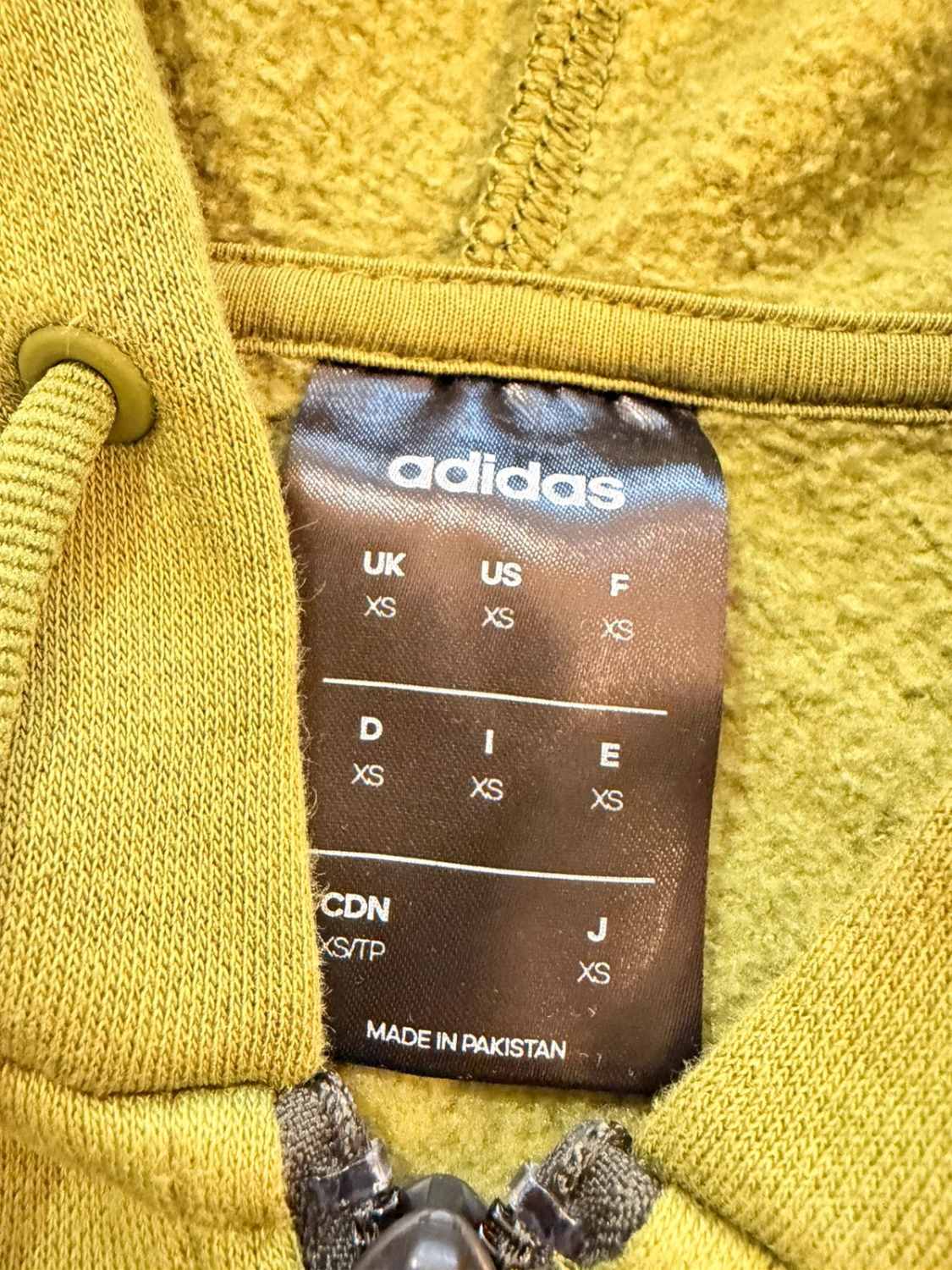 🪖🧥 Pull Adidas à Capuche Zip Kaki/Vert - Militaire & Fonctionnel