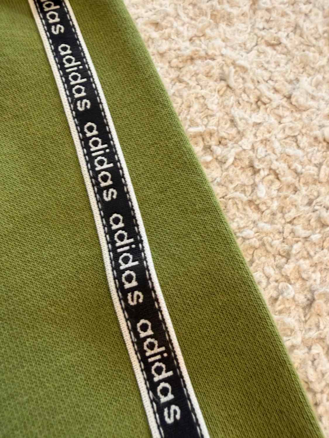 🪖🧥 Pull Adidas à Capuche Zip Kaki/Vert - Militaire & Fonctionnel