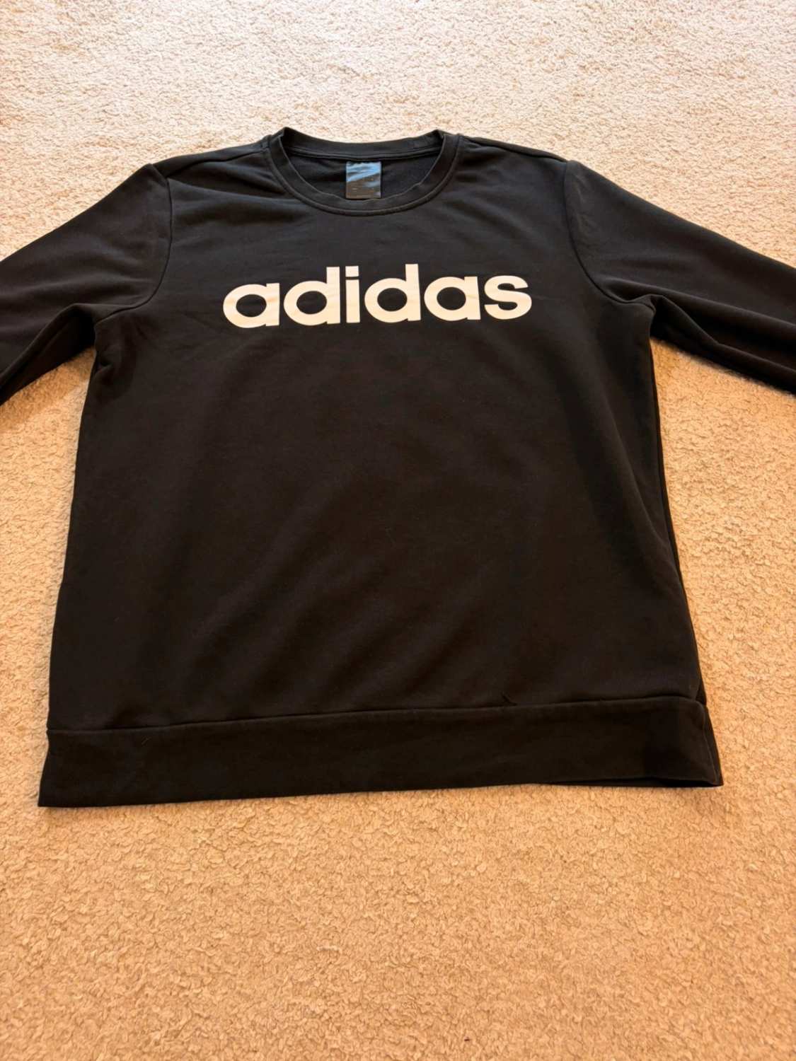 ⚫️⚪️ Pull Adidas Noir avec Logo Imprimé - Sportif & Élégant