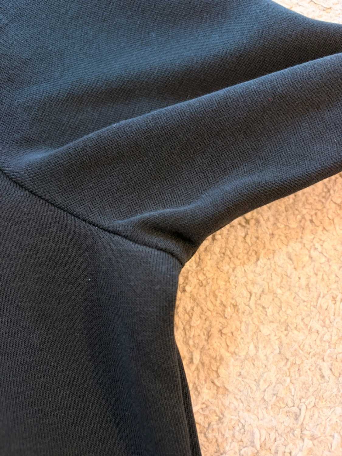 ⚫️⚪️ Pull Adidas Noir avec Logo Imprimé - Sportif & Élégant