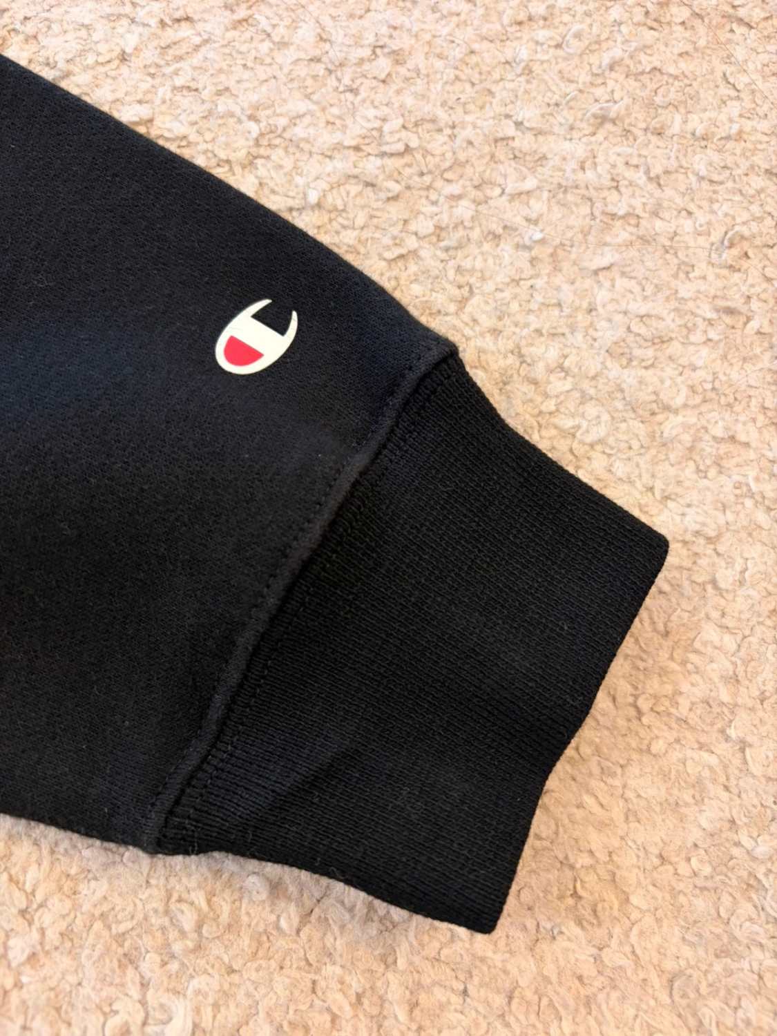 🏆 Pull Champion Noir avec Logo Imprimé