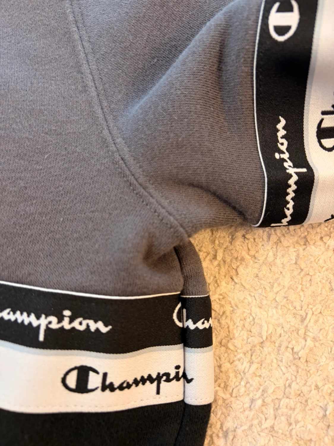 🏆 Pull Champion Noir avec Logo Imprimé