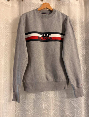 🧶 Pull Tommy Hilfiger Gris - Basique Confortable & Intemporel