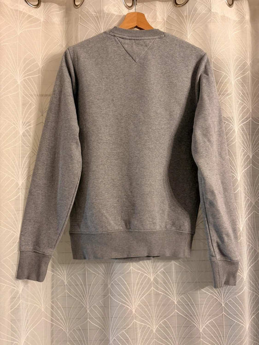 🧶 Pull Tommy Hilfiger Gris - Basique Confortable & Intemporel