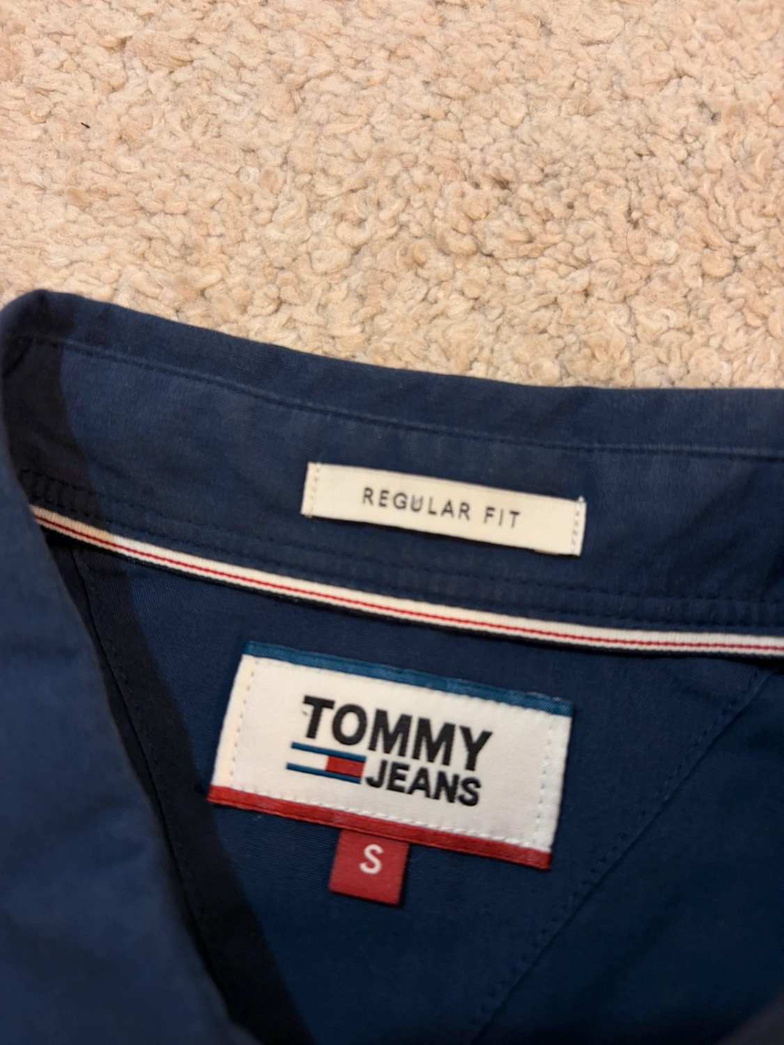 👔 Chemise Tommy Jeans Regular Fit Marine - Décontractée & Moderne - Taille S
