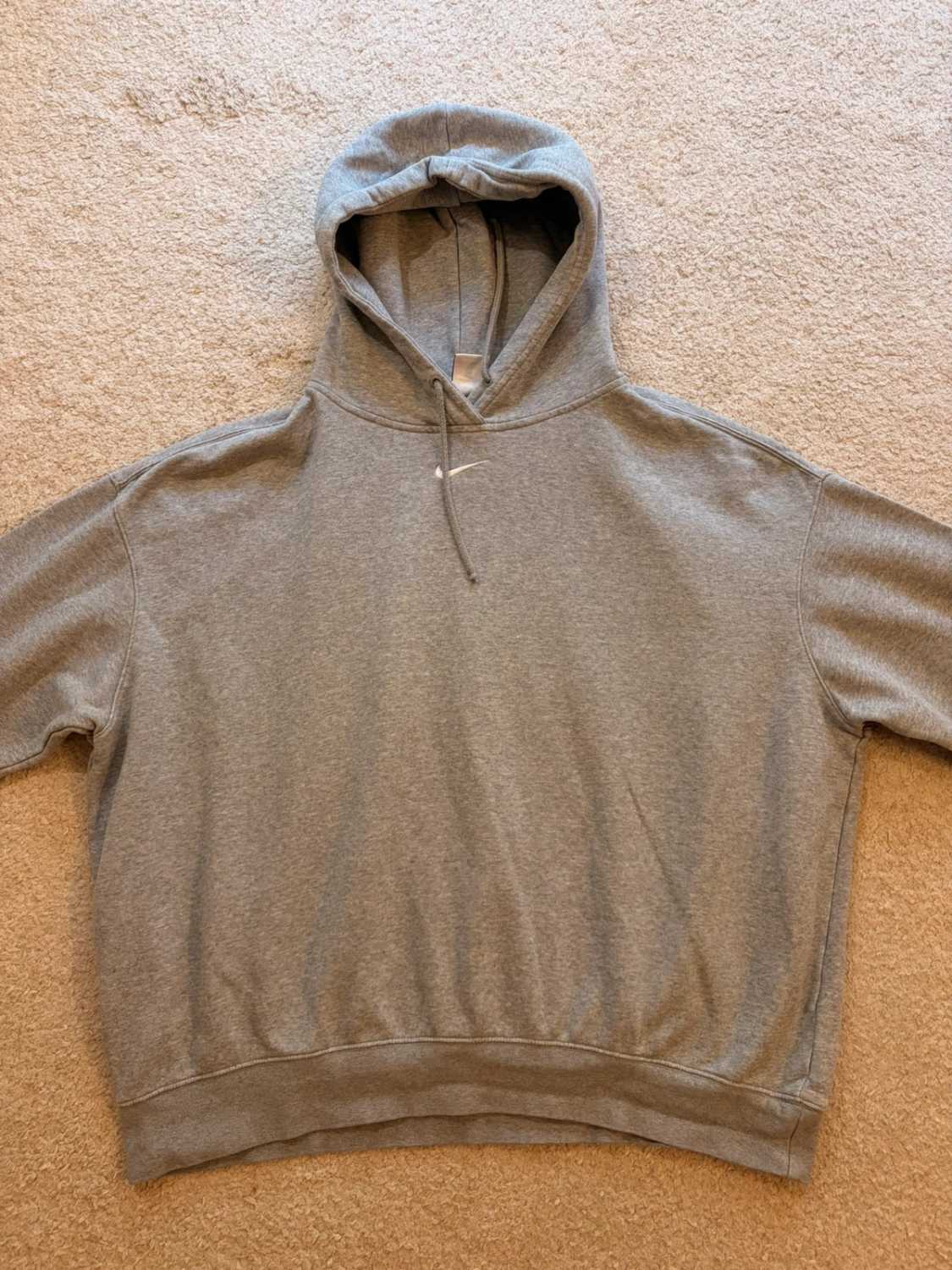 🐺 Pull Nike à Capuche Gris - Basique Confortable & Urbain