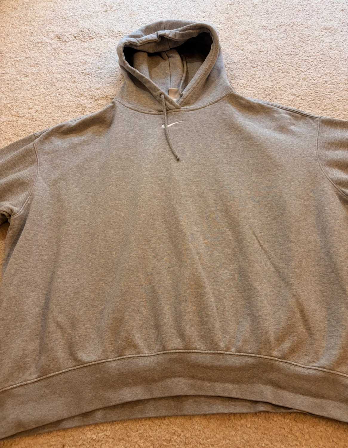 🐺 Pull Nike à Capuche Gris - Basique Confortable & Urbain