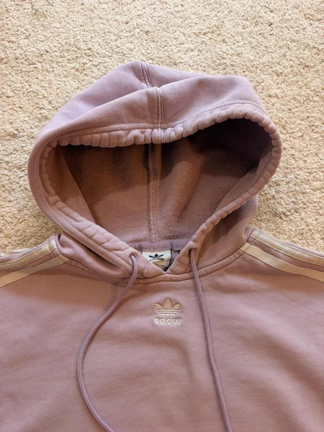 💜⚪️ Pull Adidas Crop à Capuche Lilas à Bandes Blanches - Douceur & Style Sportif