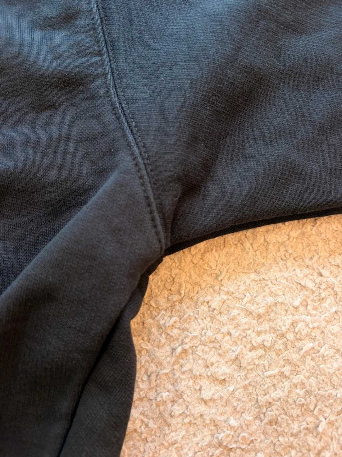 ♻️🖤 Pull Adidas Crop à Capuche Noir Recyclé - Écoresponsable & Tendance