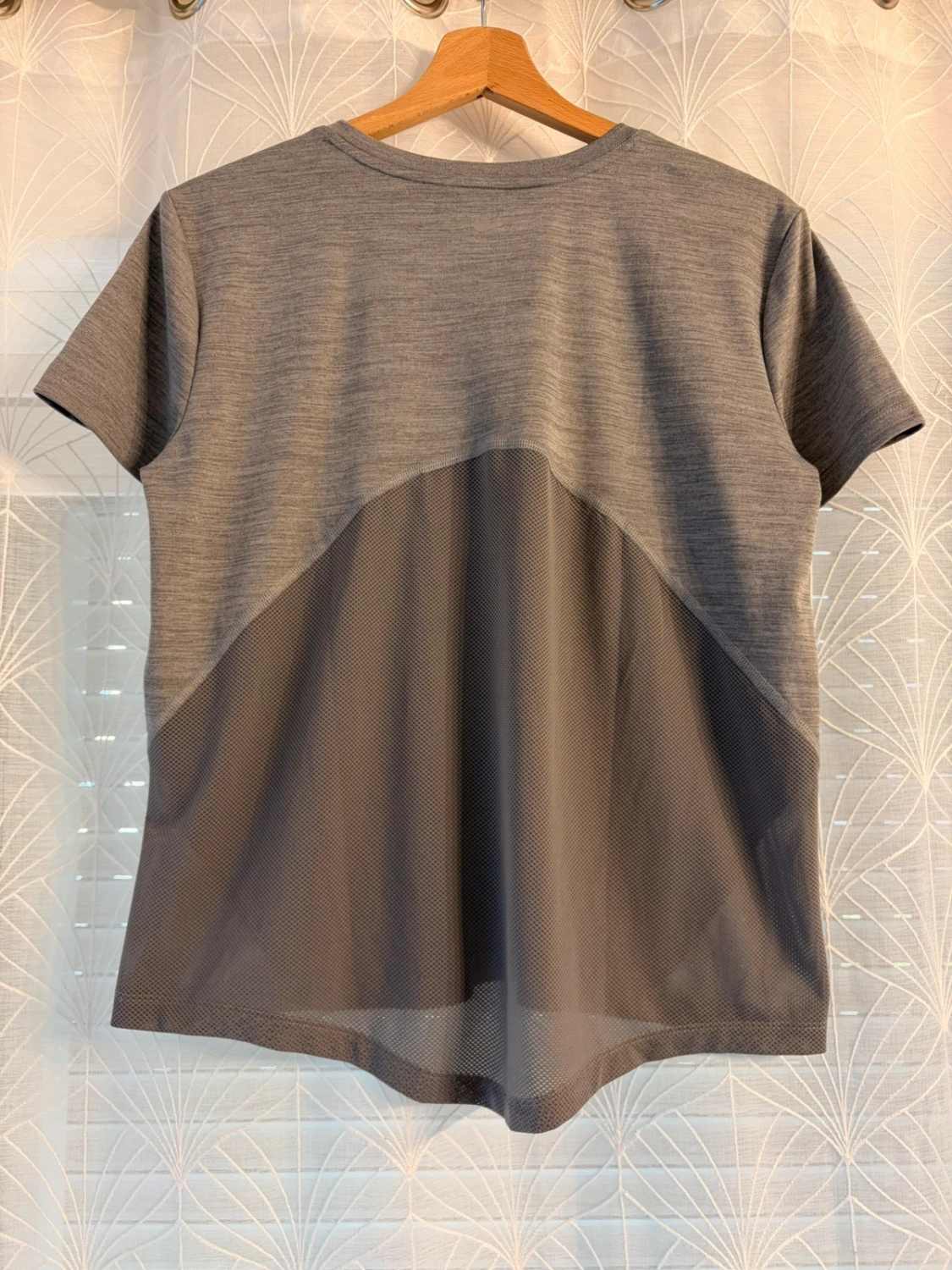 T-shirt Nike Running Dri-FIT Col V Gris - Performance & Respirabilite