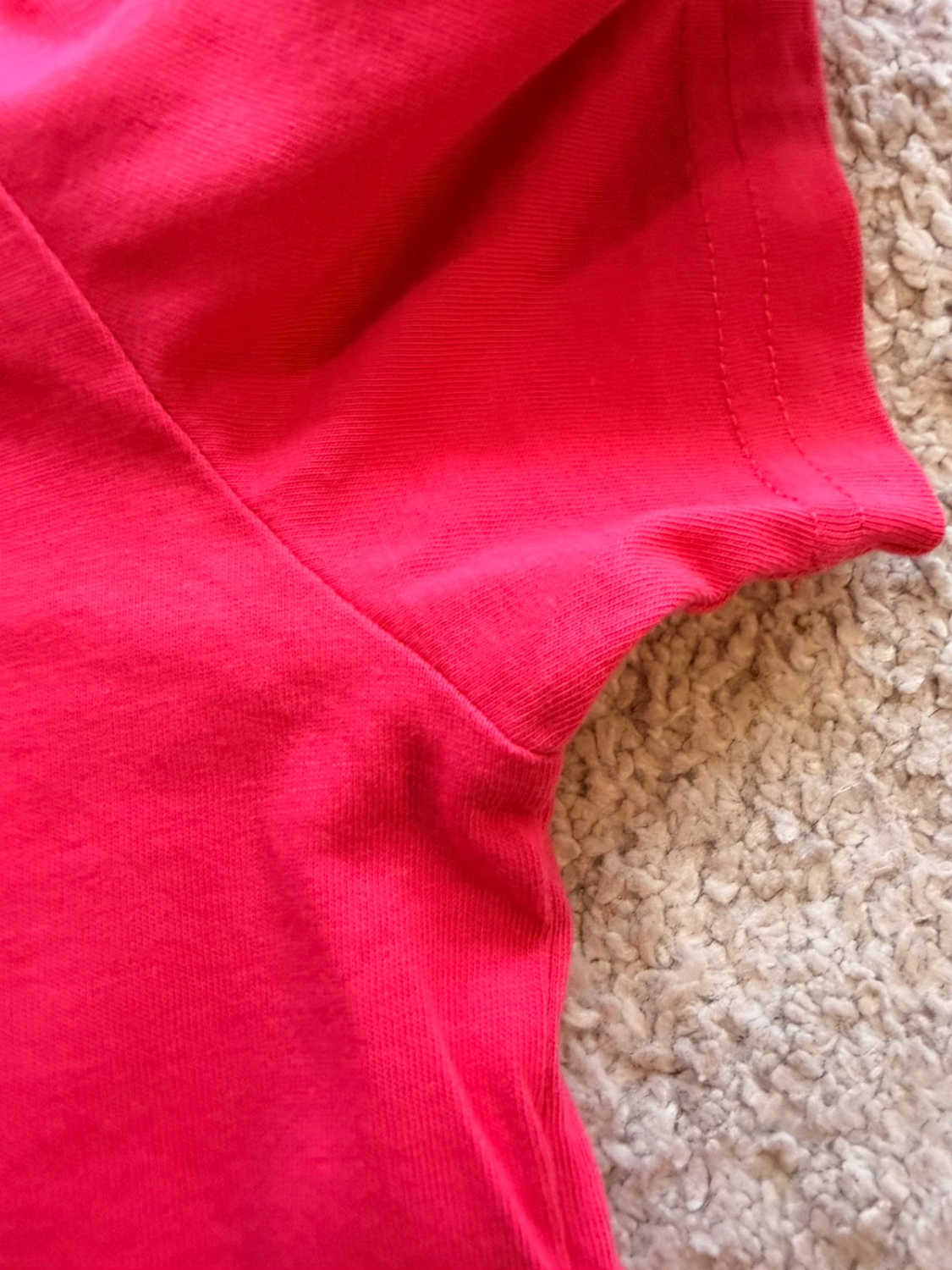🎽 T-shirt Fila Crop Imprimé Fuchsia/Vert/Corail - Coloré & Tendance