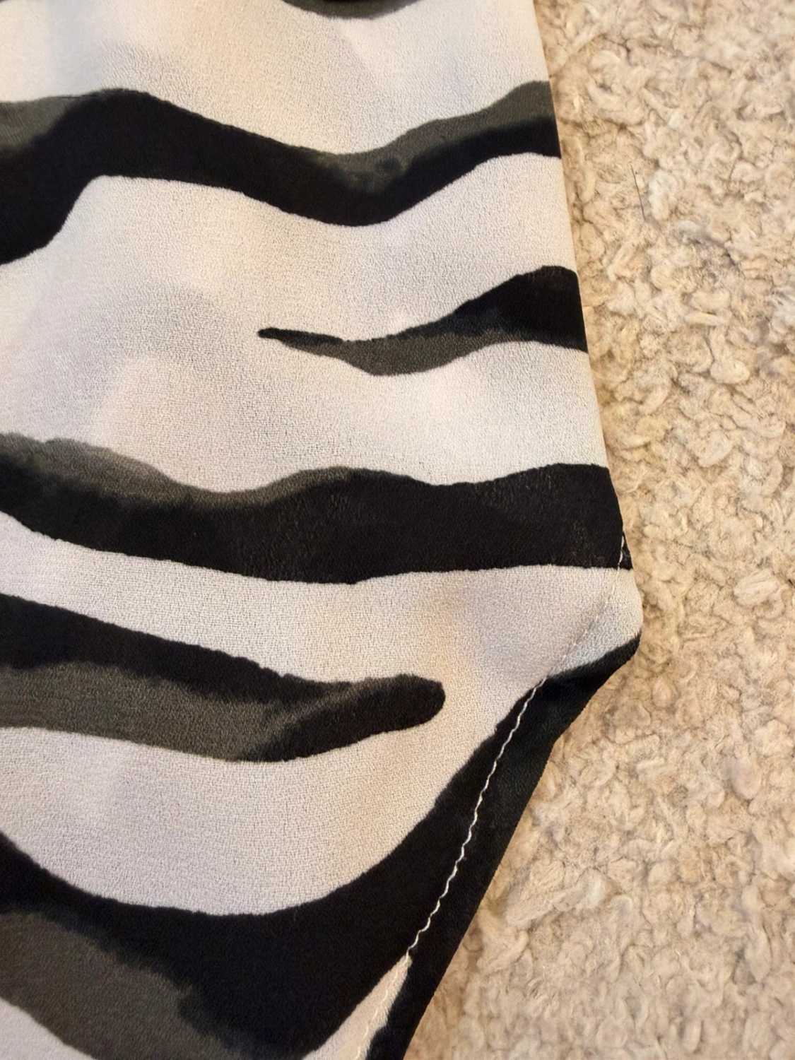 Blouse Banana Republic 'Dillon' à Motif Zèbre Blanc/Noir - Audacieuse & Graphique