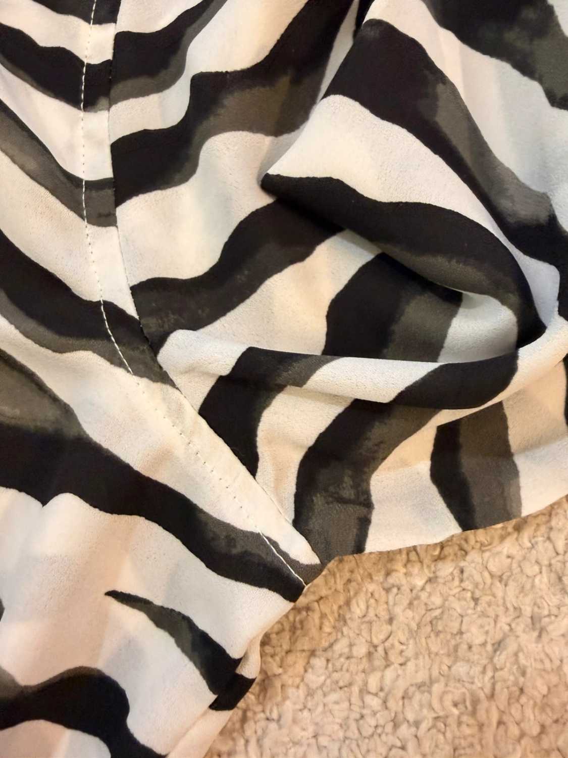 Blouse Banana Republic 'Dillon' à Motif Zèbre Blanc/Noir - Audacieuse & Graphique