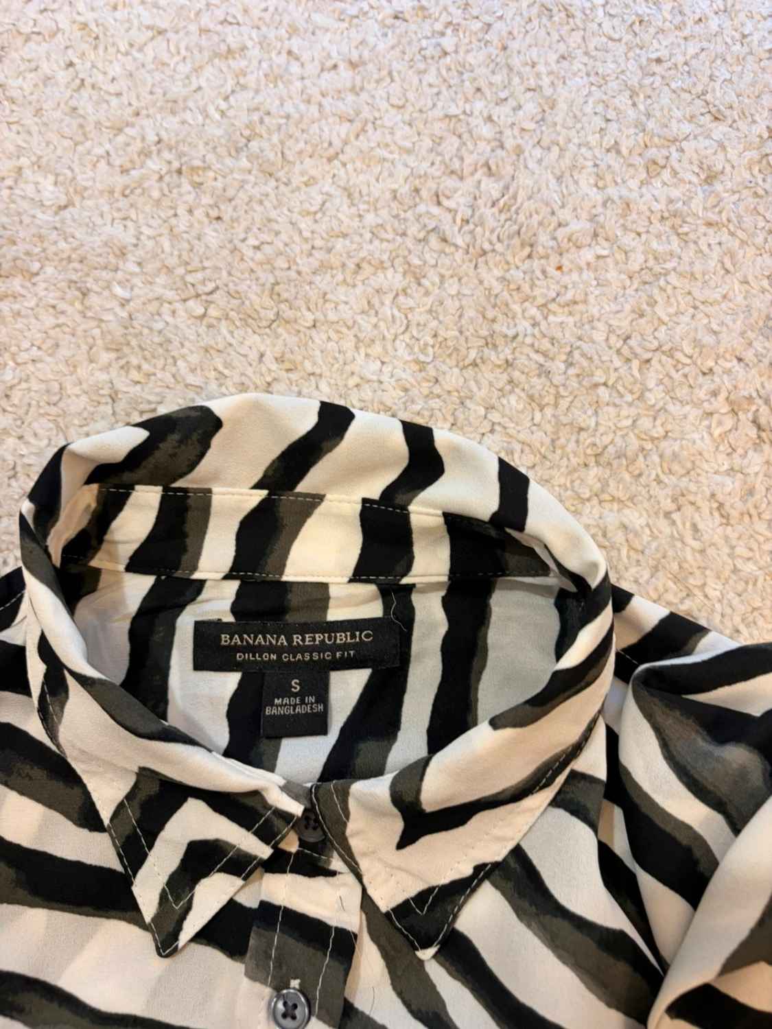Blouse Banana Republic 'Dillon' à Motif Zèbre Blanc/Noir - Audacieuse & Graphique