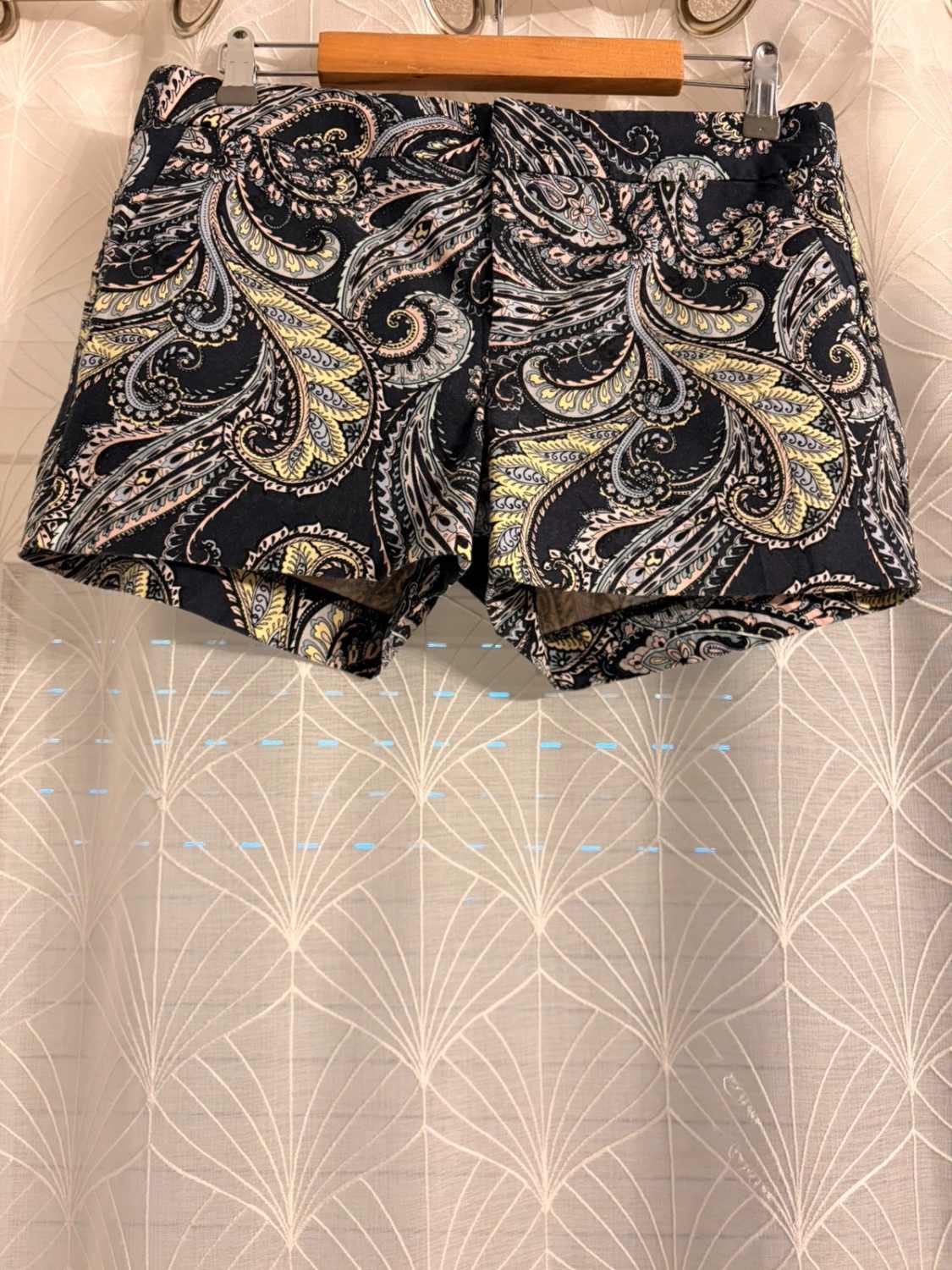 🍌🖤 Short Banana Republic Hampton Fit à Motif Jaune/Bleu - Élégance Estivale