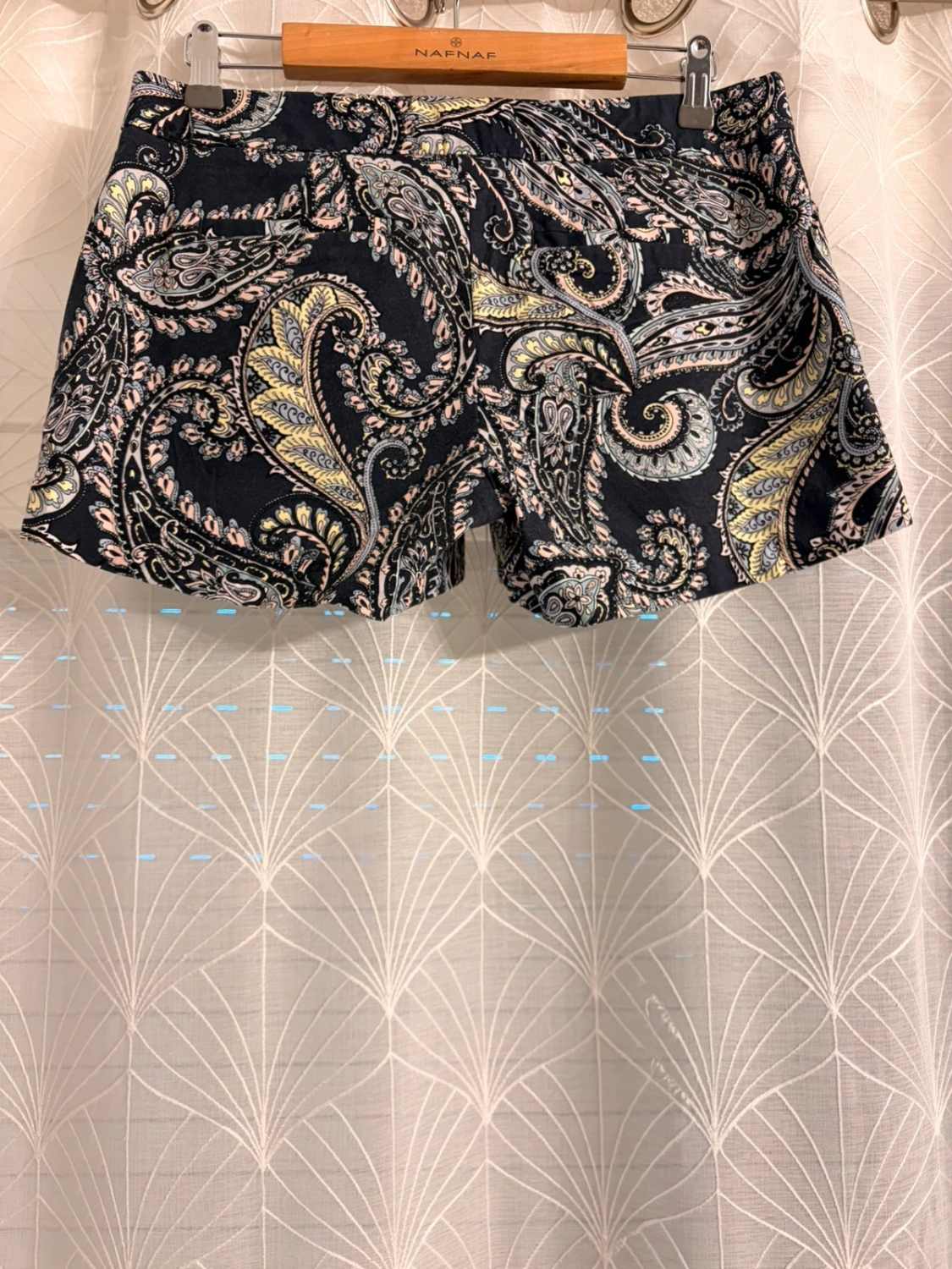 🍌🖤 Short Banana Republic Hampton Fit à Motif Jaune/Bleu - Élégance Estivale