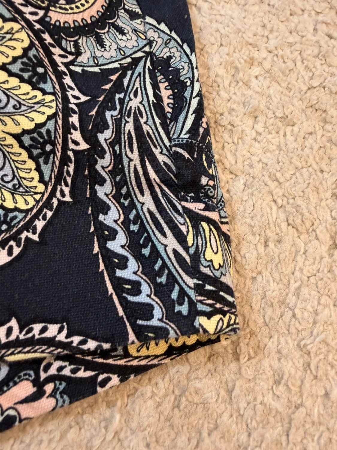 🍌🖤 Short Banana Republic Hampton Fit à Motif Jaune/Bleu - Élégance Estivale