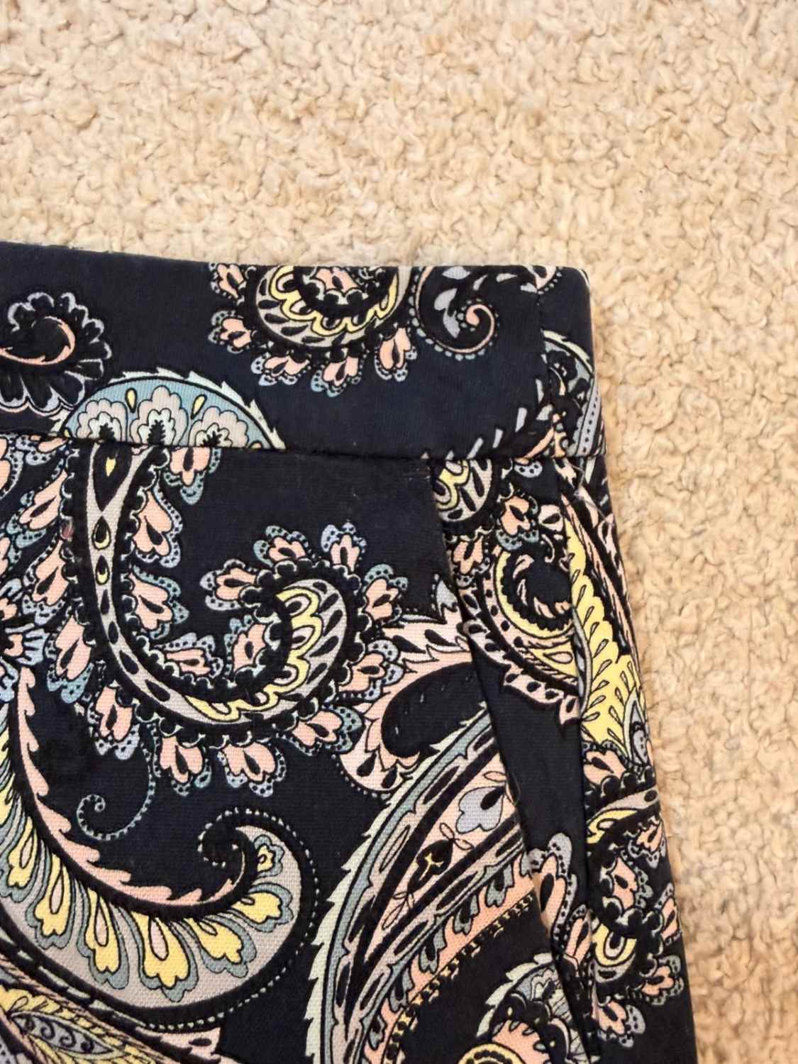 🍌🖤 Short Banana Republic Hampton Fit à Motif Jaune/Bleu - Élégance Estivale