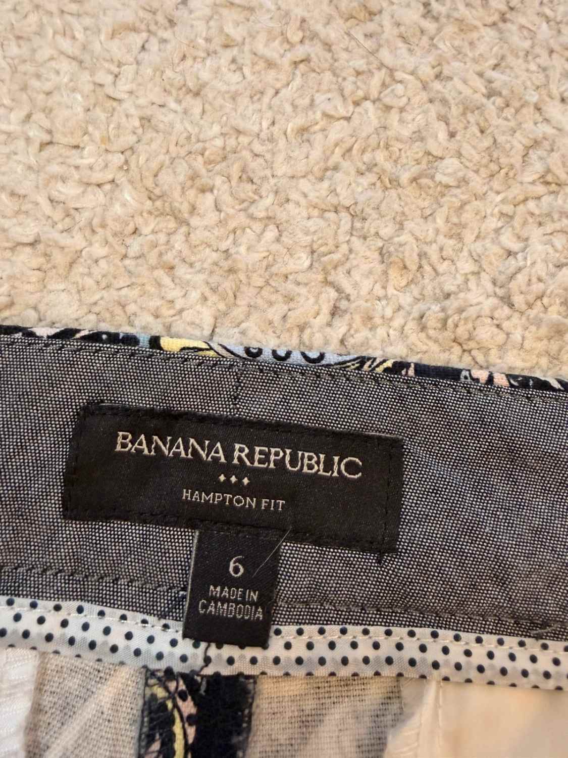 🍌🖤 Short Banana Republic Hampton Fit à Motif Jaune/Bleu - Élégance Estivale