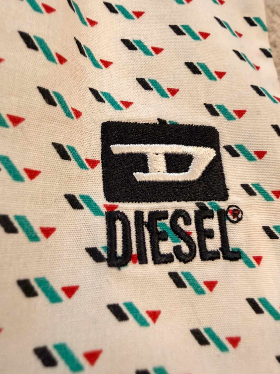 🎨 Chemise Diesel Blanc à Motif Coloré - Audacieuse & Branchée