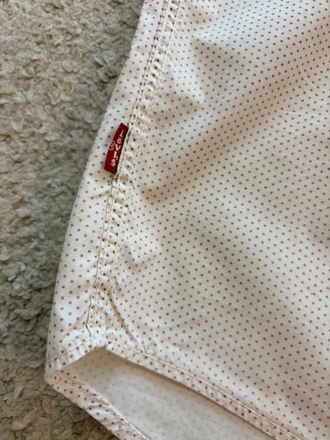 Camicia Levi's Bianco con Motivo Grigio - Minimalismo & Versatilità