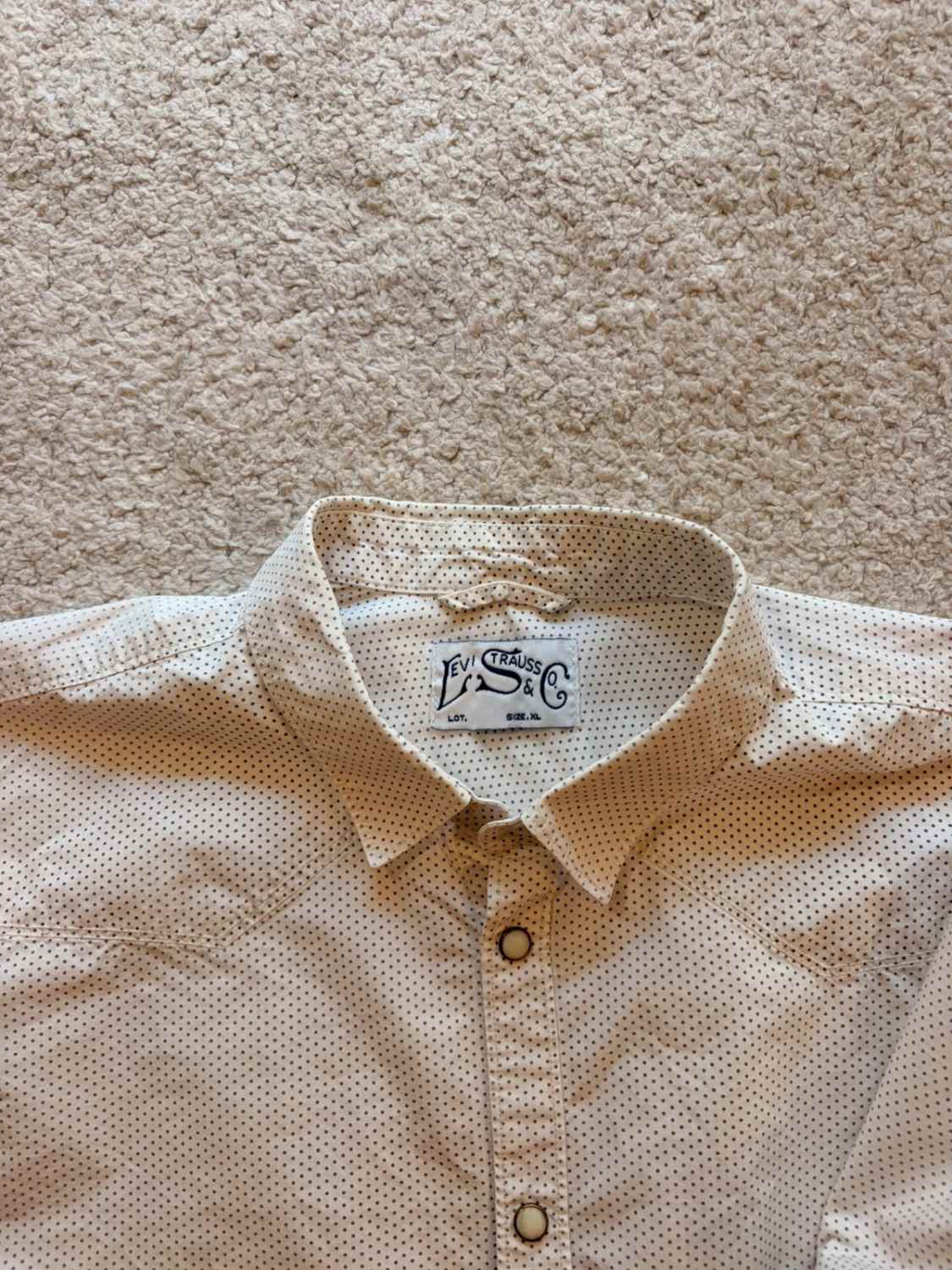 Camicia Levi's Bianco con Motivo Grigio - Minimalismo & Versatilità