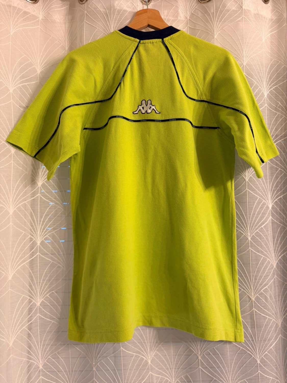 🍀 T-shirt Kappa Logo Brode Col V Vert - Sportif & Confortable