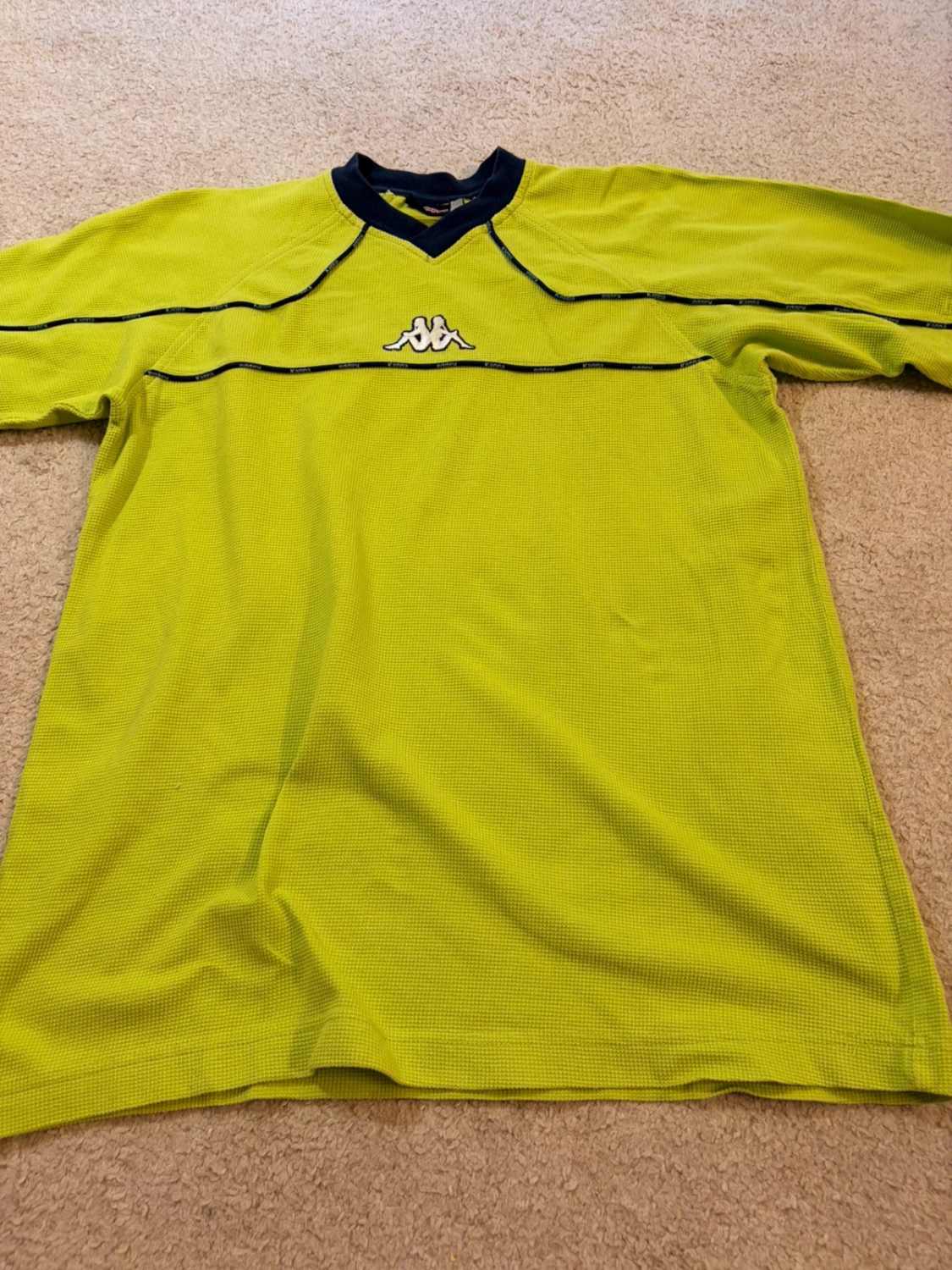 🍀 T-shirt Kappa Logo Brode Col V Vert - Sportif & Confortable