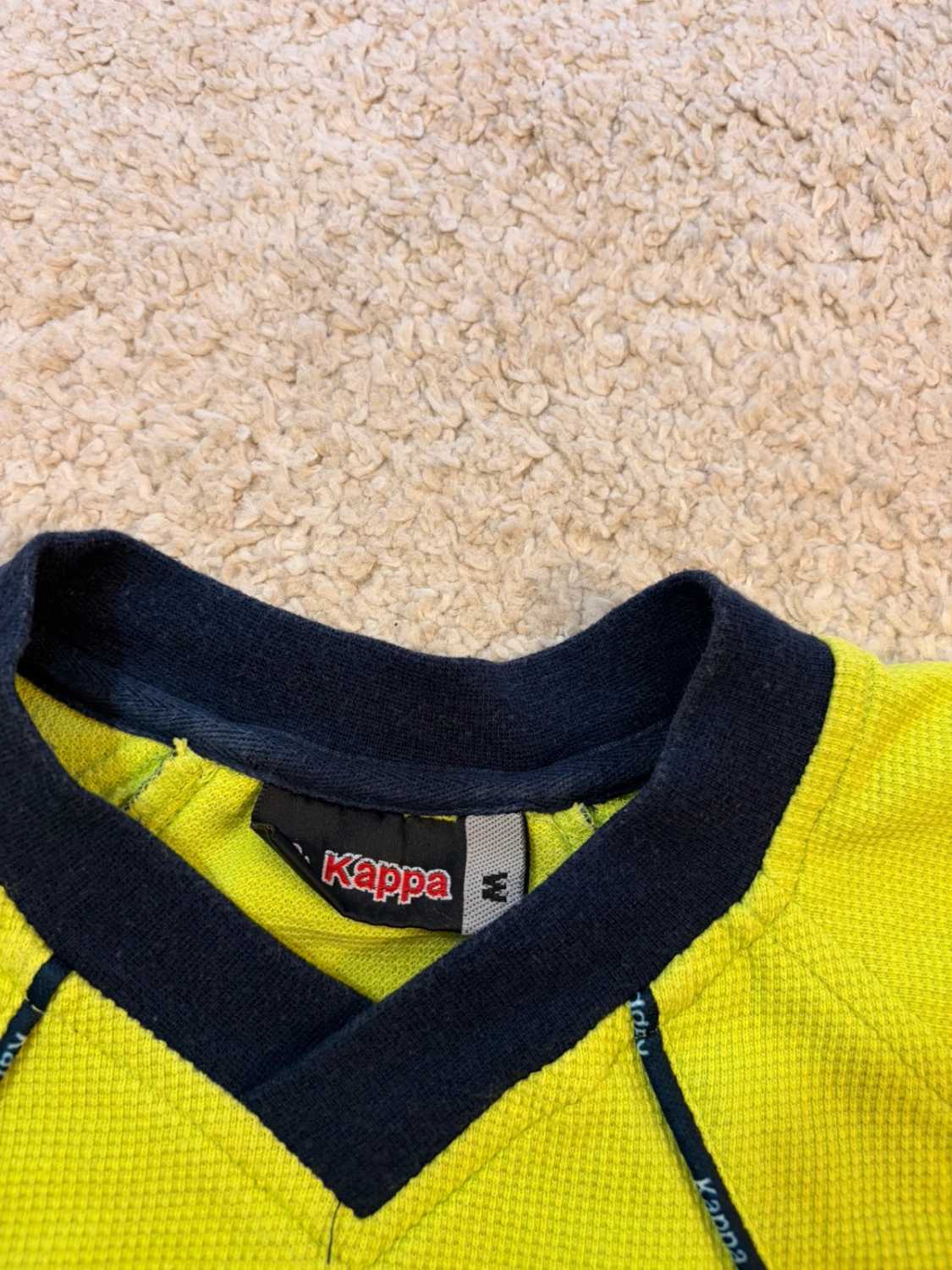 🍀 T-shirt Kappa Logo Brode Col V Vert - Sportif & Confortable