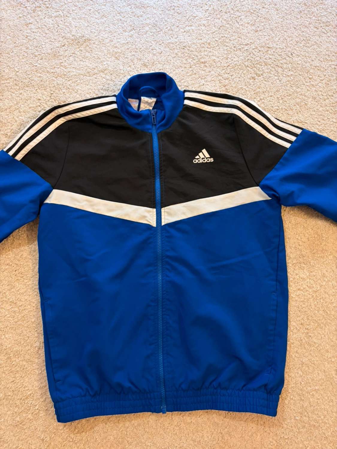 👦🔵 Veste Adidas Survêtement Bleu/Noir à Bandes Blanches - Style Junior & Confortable