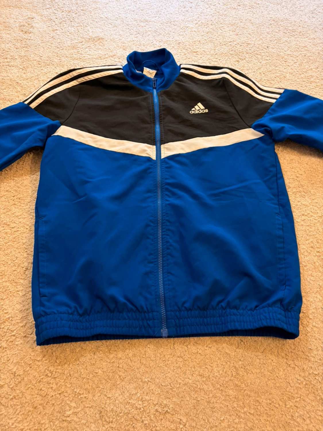 👦🔵 Veste Adidas Survêtement Bleu/Noir à Bandes Blanches - Style Junior & Confortable