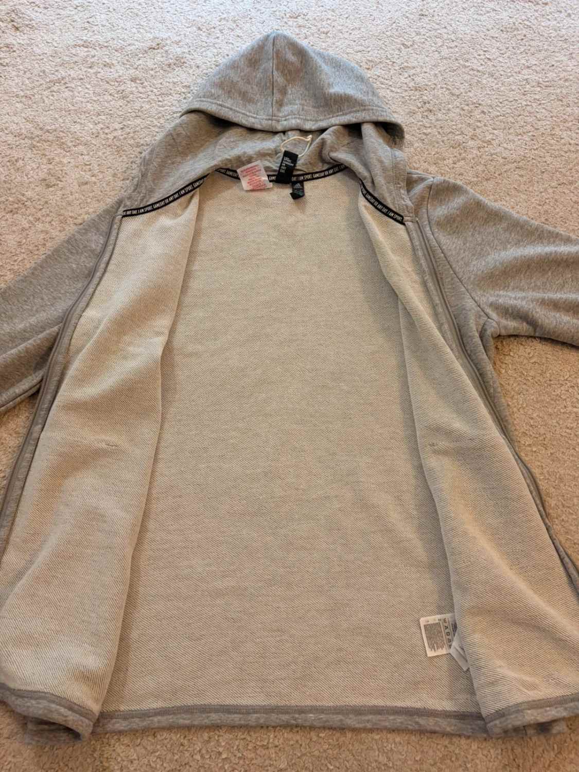 🧥 Veste Adidas à Capuche Zip Grise - Confortable & Pratique