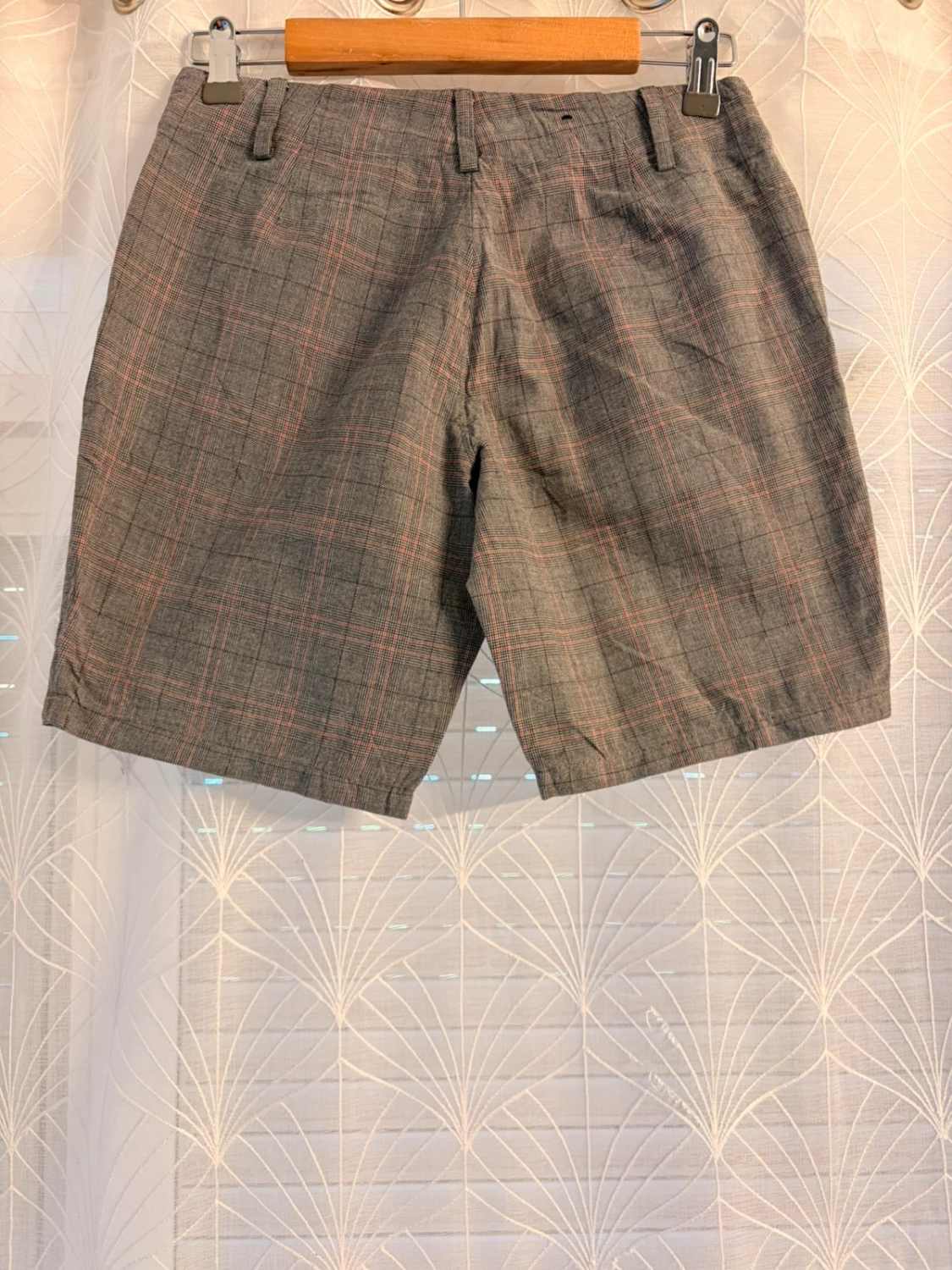 🎲🩳 Short Banana Republic "Martin Fit" à Carreaux Gris/Noir/Rouge - Audacieux & Casual