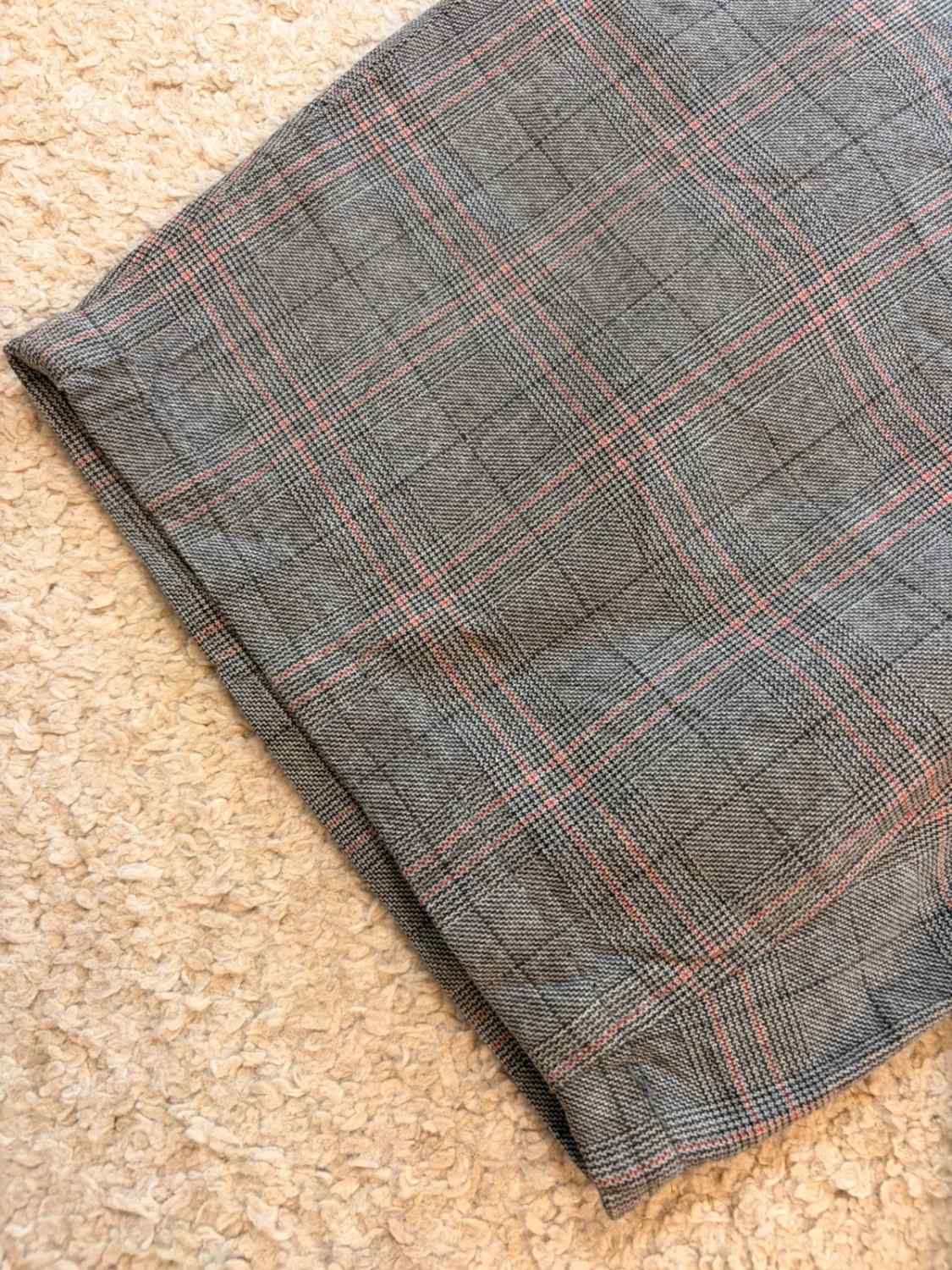 🎲🩳 Short Banana Republic "Martin Fit" à Carreaux Gris/Noir/Rouge - Audacieux & Casual