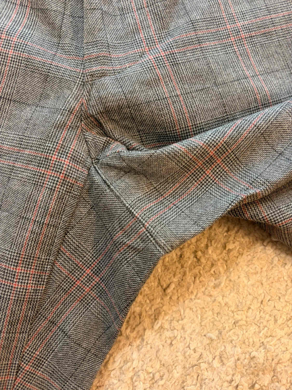 🎲🩳 Short Banana Republic "Martin Fit" à Carreaux Gris/Noir/Rouge - Audacieux & Casual
