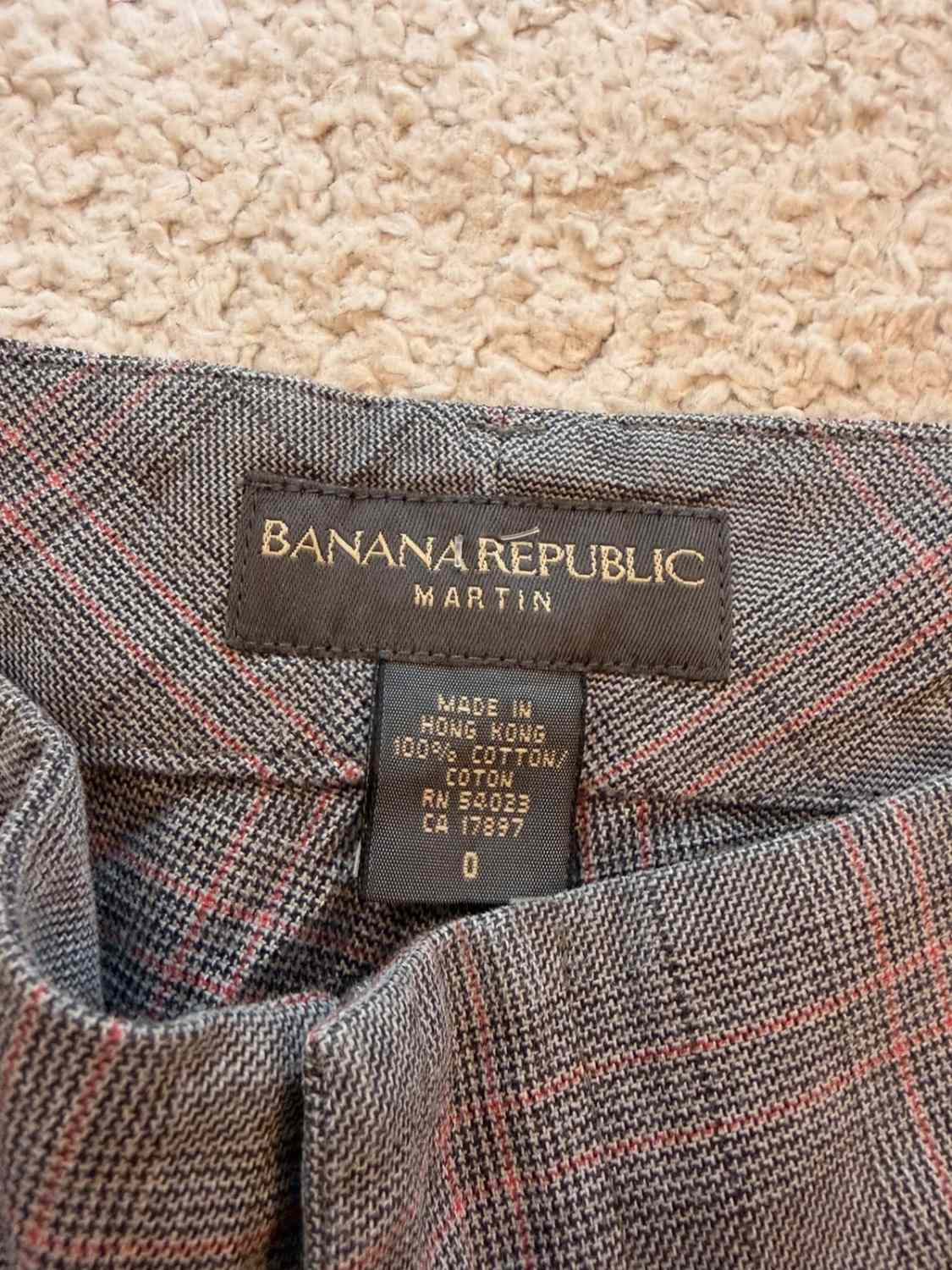 🎲🩳 Short Banana Republic "Martin Fit" à Carreaux Gris/Noir/Rouge - Audacieux & Casual