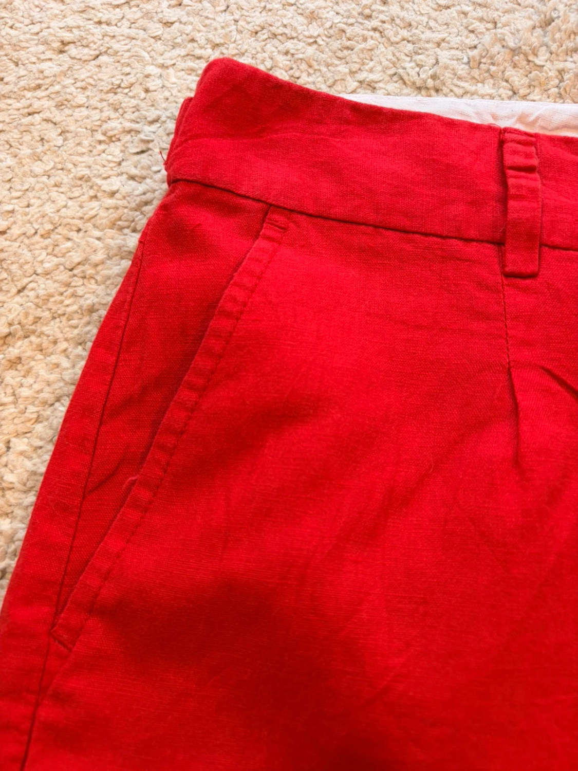 🩳 Short Banana Republic "Martin Fit" Rouge Lin - Audacieux & Élégant
