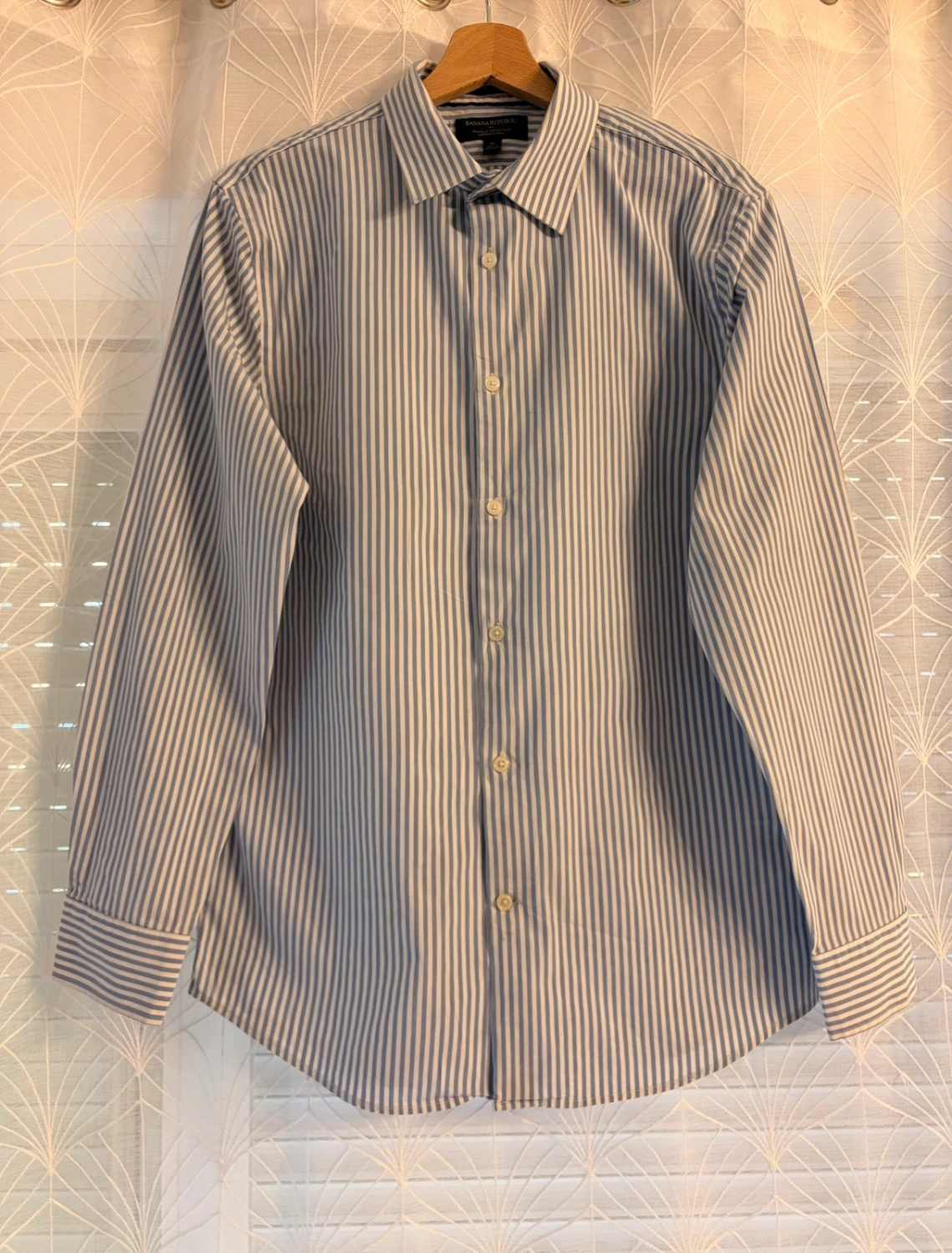 💙🤍 Banana Republic Slim Fit Kreukvrij Overhemd met Lichtblauw/Witte Strepen - Praktisch & Elegant