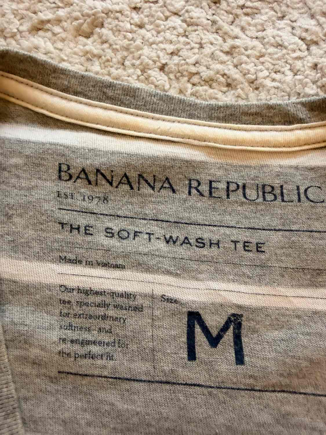 🎽 T-shirt Banana Republic Col V à Rayures Gris/Blanc/Marine - Nautique & Décontracté