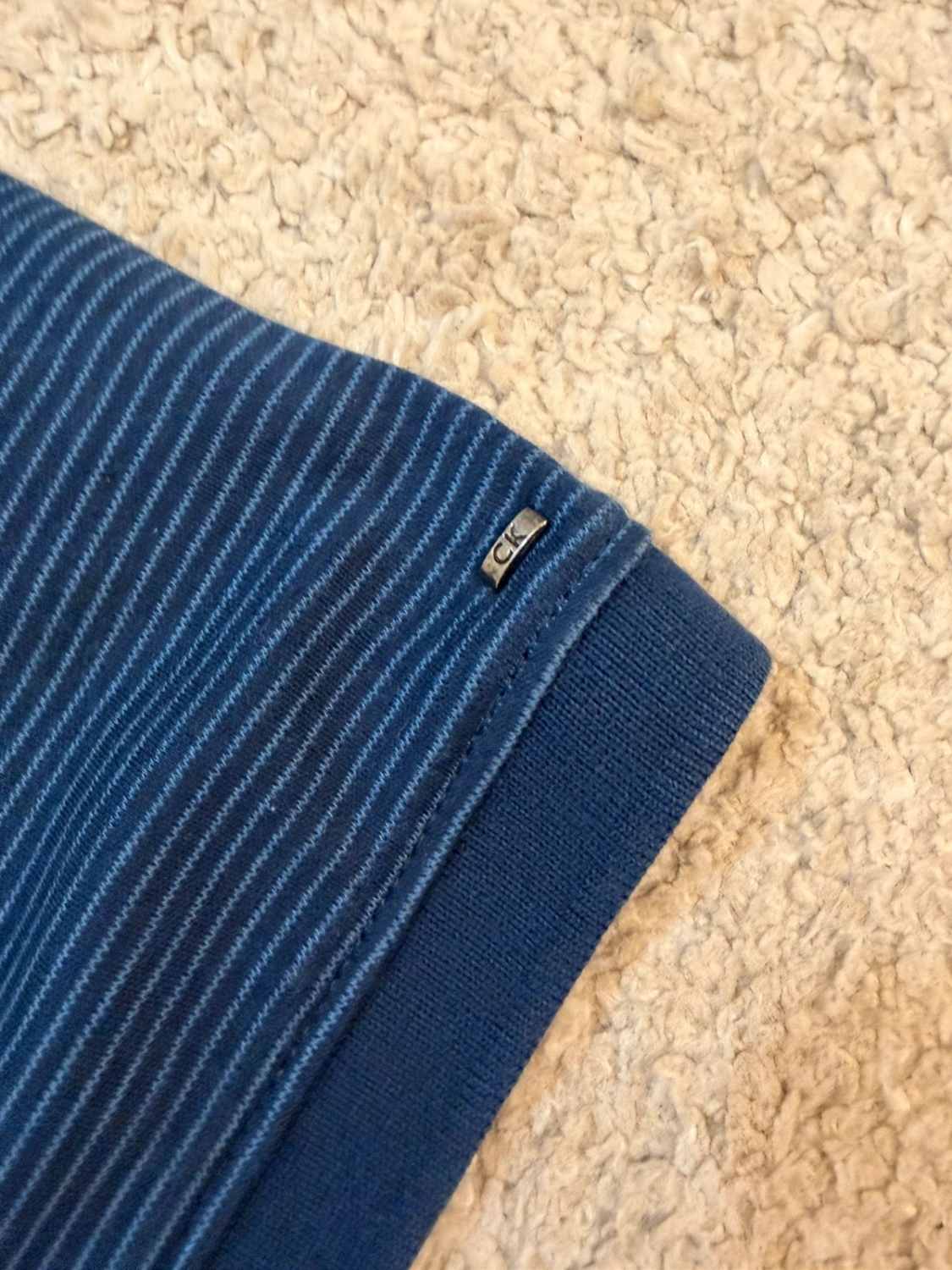 💧🔵 Polo Calvin Klein Liquid Touch à Rayures Marine/Bleu - Douceur & Élégance