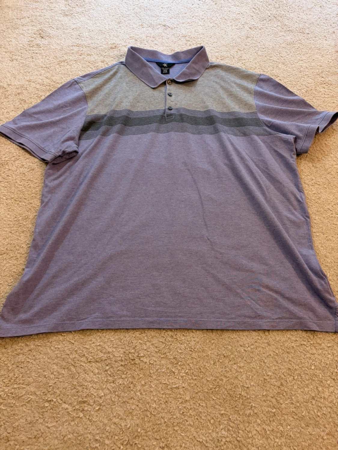 💜 Polo Calvin Klein Lilas/Gris - Minimalisme & Coupe Moderne