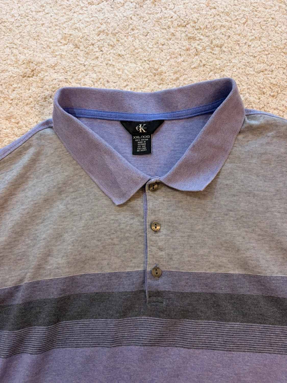 💜 Polo Calvin Klein Lilas/Gris - Minimalisme & Coupe Moderne