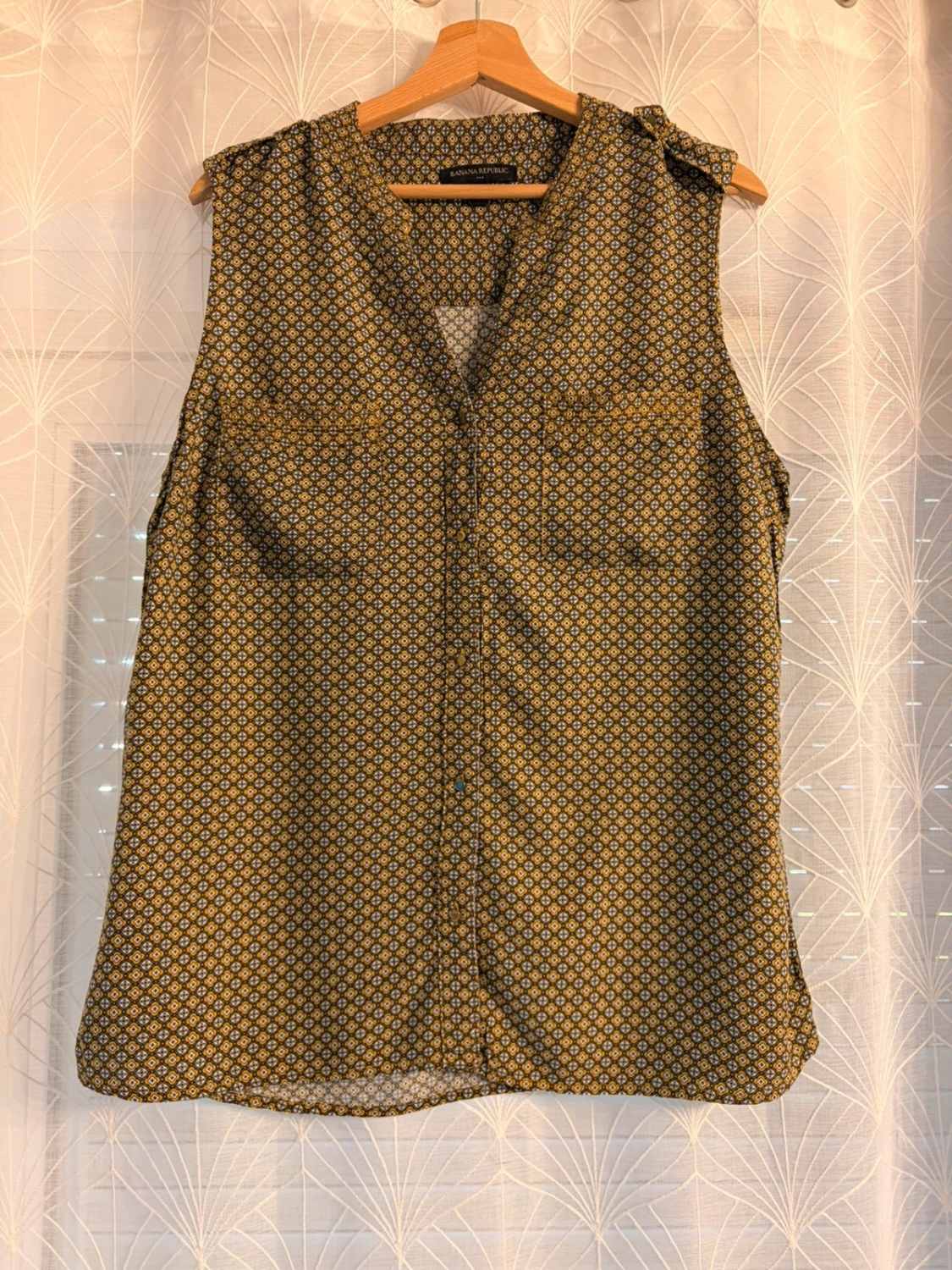 🟡🤍 Blouse Banana Republic Sans Manches à Motif Kaki/Blanc/Moutarde - Graphique & Chic