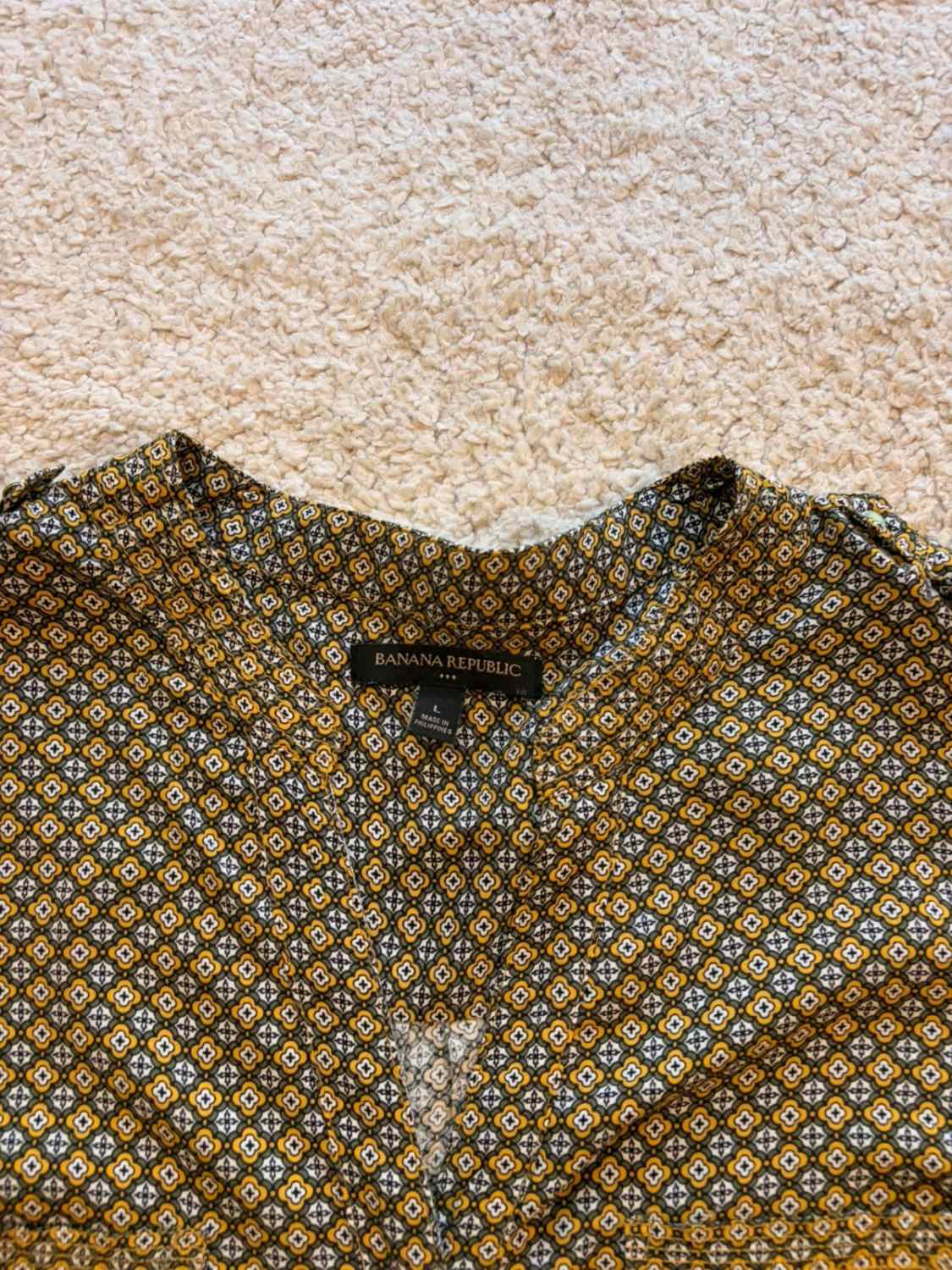 🟡🤍 Blouse Banana Republic Sans Manches à Motif Kaki/Blanc/Moutarde - Graphique & Chic