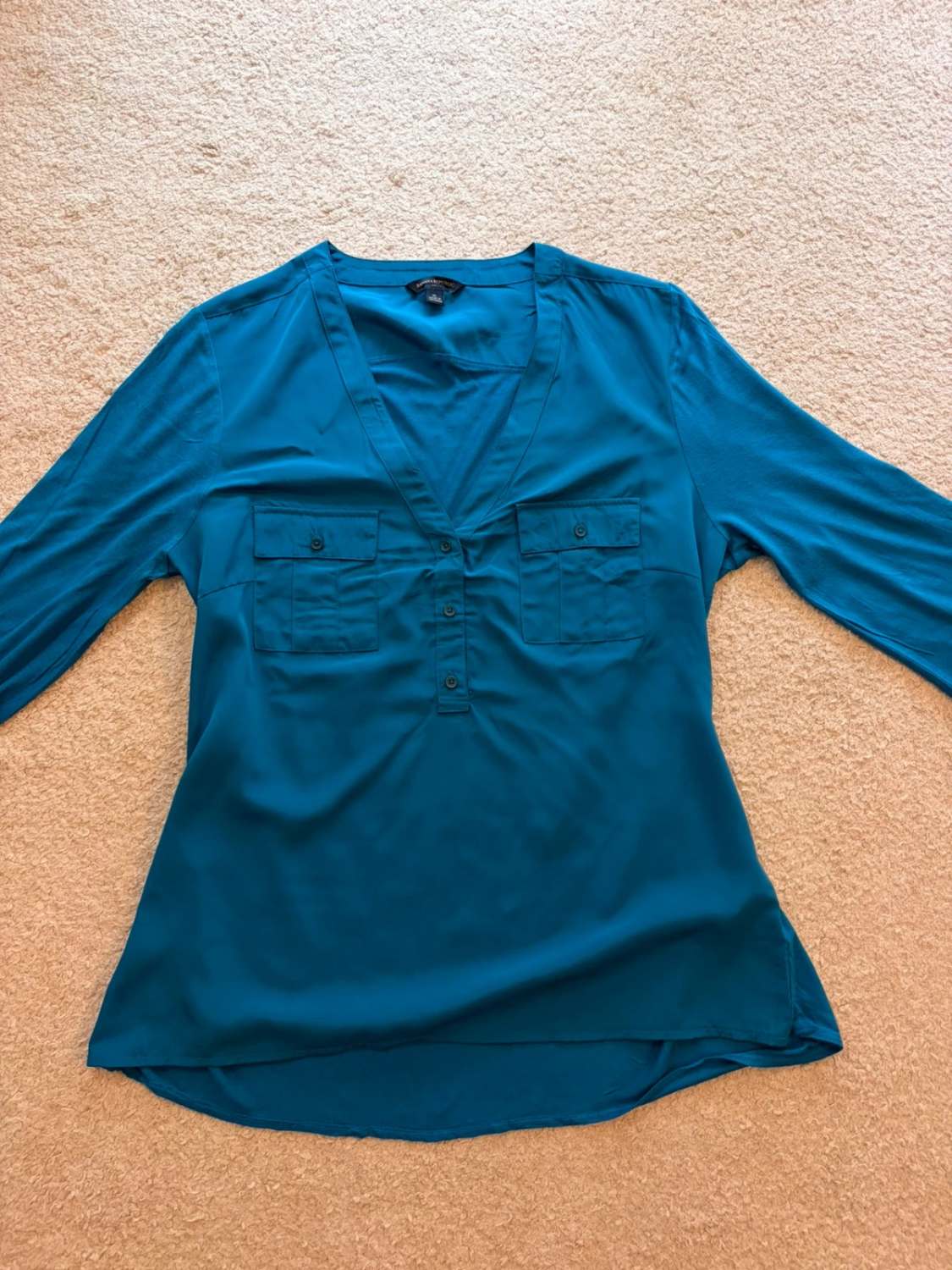 🔵👕 Blouse Banana Republic Col V Bleu - Coupe Fluide & Confortable